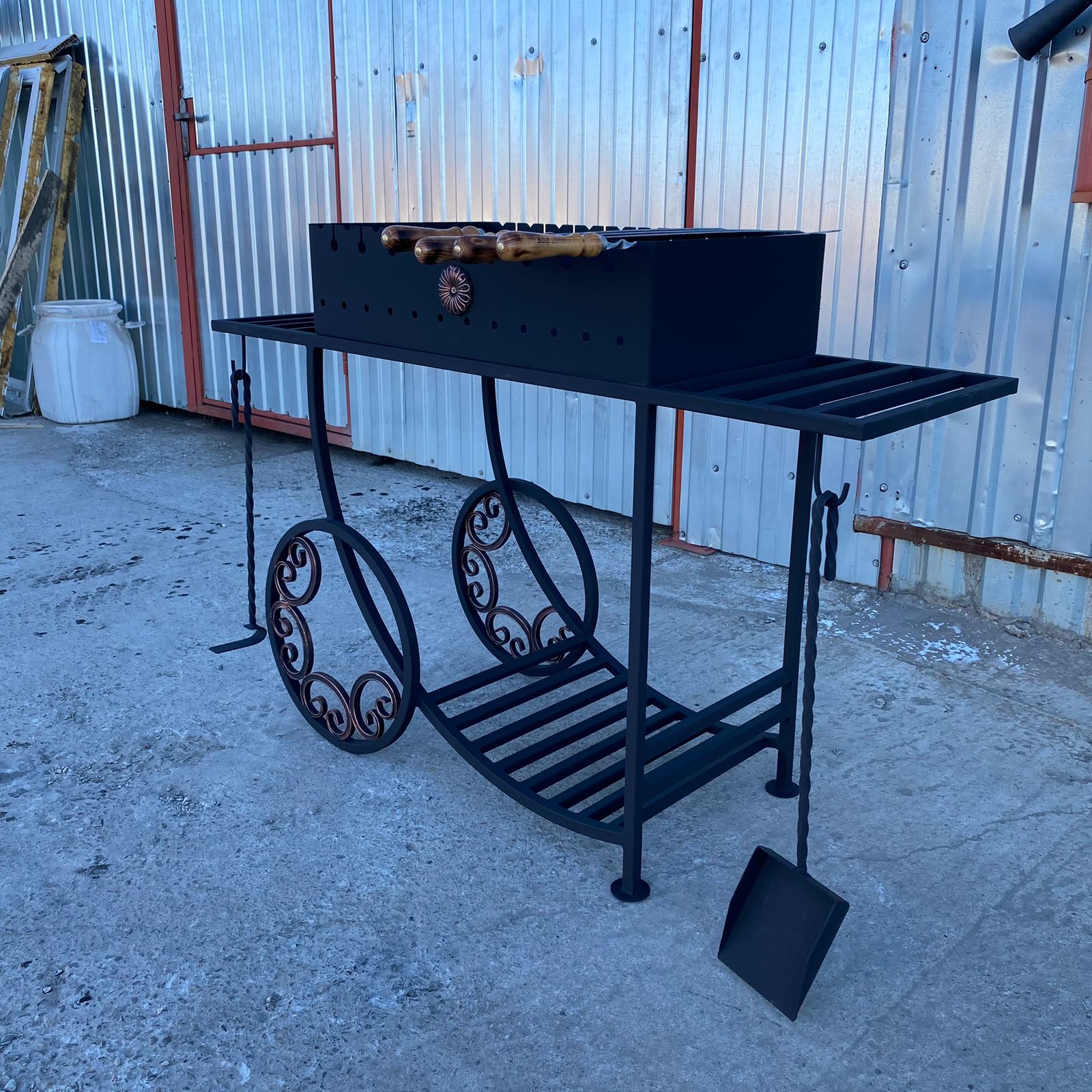 картинка Мангал "Колесница" от магазина Мангалторг