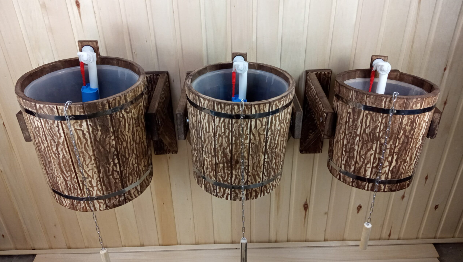 картинка Обливное устройство для бани 18 л (с пластиковой вставкой, искусственно состаренное) от магазина Мангалторг