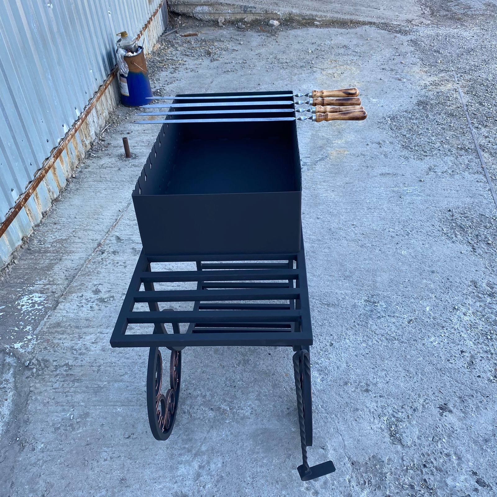 картинка Мангал "Колесница" от магазина Мангалторг