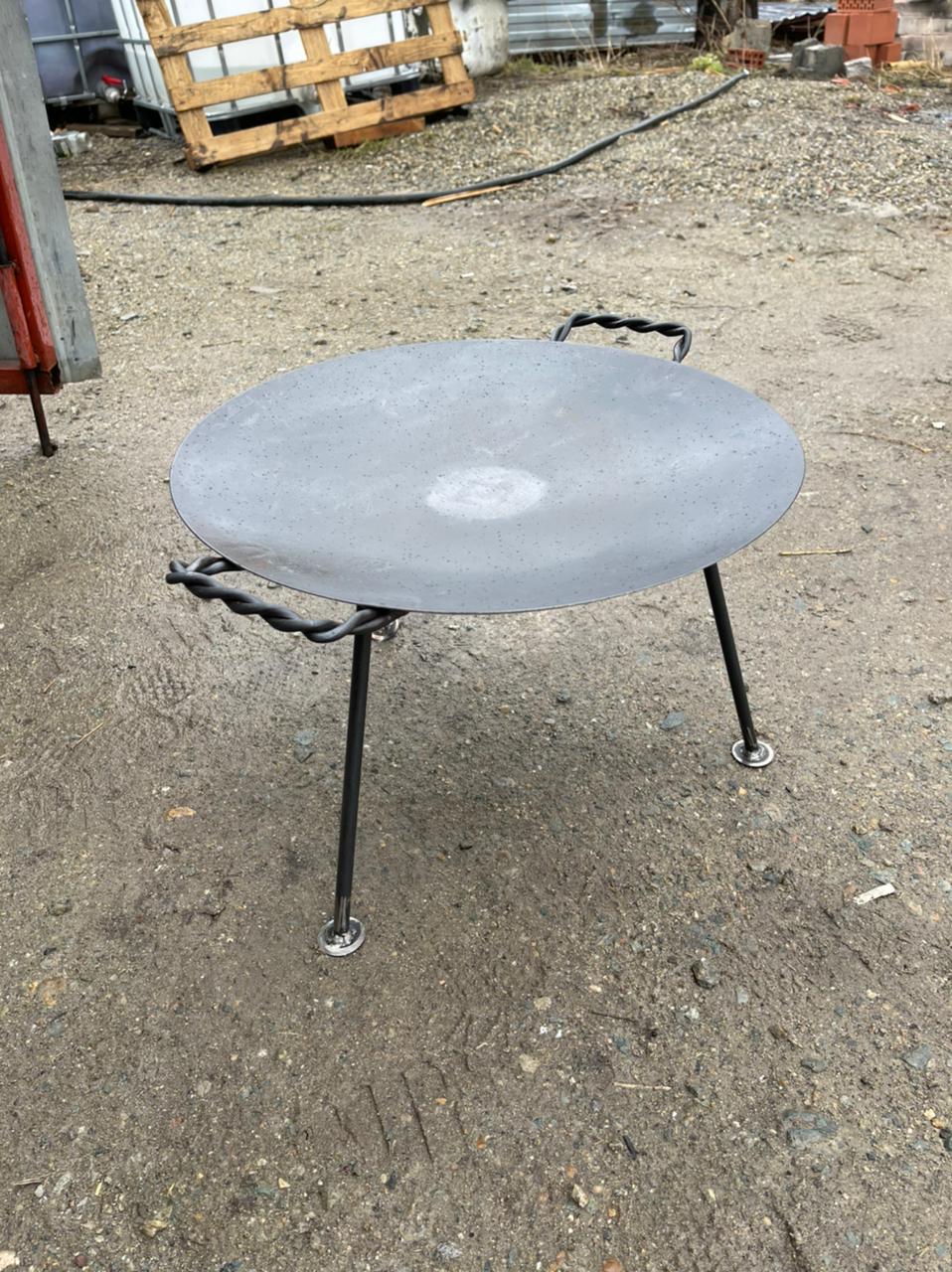 картинка Сковорода из диска Бороны на ножках от магазина Мангалторг