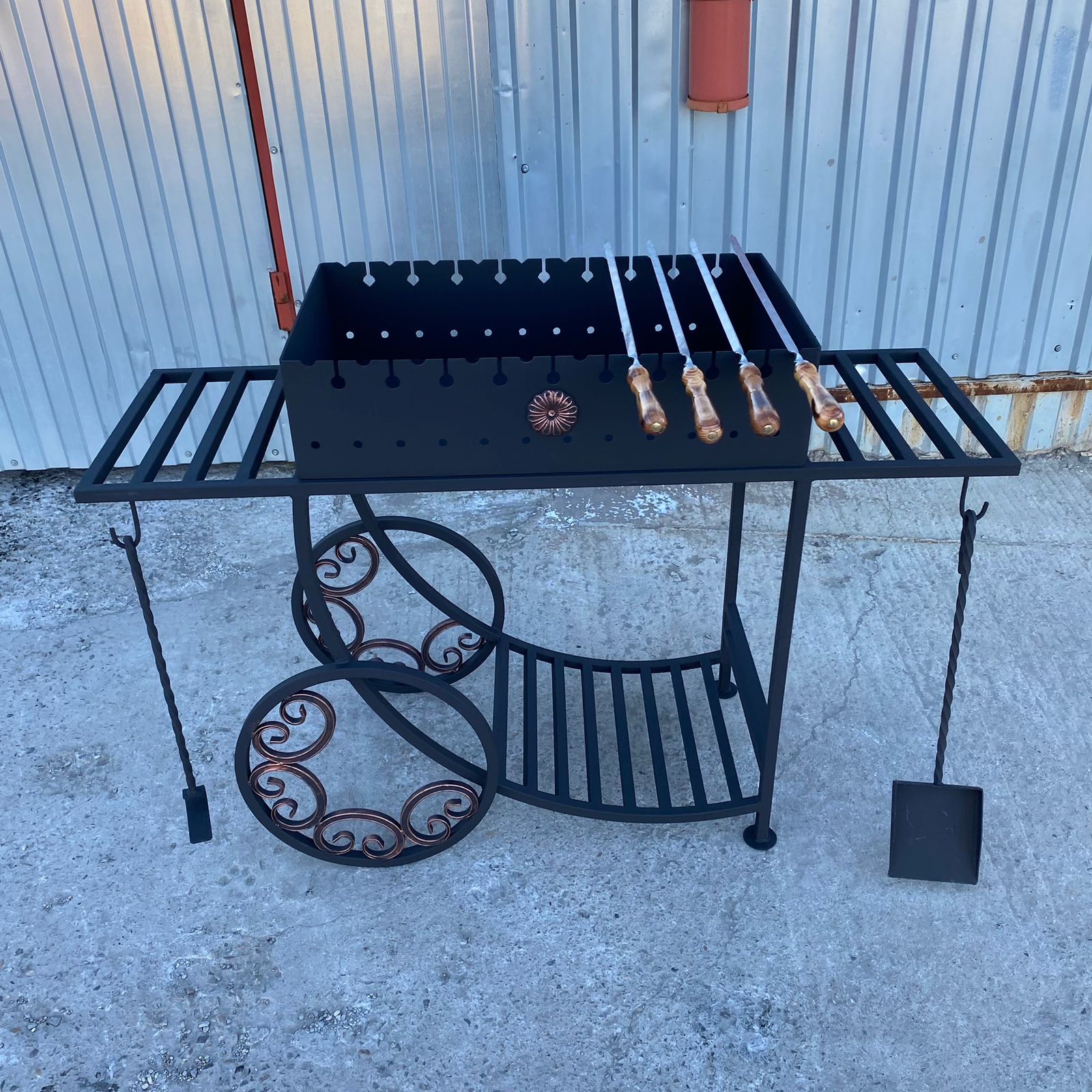 картинка Мангал "Колесница" от магазина Мангалторг